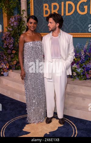 New York, Usa. Mai 2024. Simone Ashley und Jonathan Bailey nehmen am 13. Mai 2024 in der Alice Tully Hall, Lincoln Center, in New York City, USA, an Netflix’s „Bridgerton“-Weltpremiere Teil. (Foto von Thenews2/NurPhoto) Credit: NurPhoto SRL/Alamy Live News Stockfoto