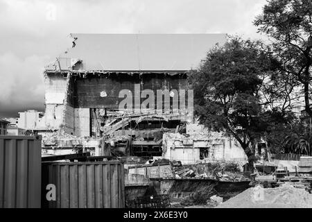 Nizza, Frankreich - 24. Februar 2024: Das alte Gebäude des Nationaltheaters von Nizza, erbaut von Yves Bayard, wurde abgerissen. Stockfoto