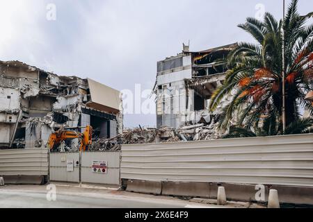 Nizza, Frankreich - 24. Februar 2024: Das alte Gebäude des Nationaltheaters von Nizza, erbaut von Yves Bayard, wurde abgerissen. Stockfoto