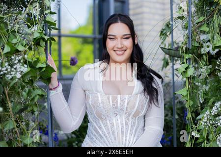 14. Mai 2024, Nordrhein-Westfalen, Kšöln: Alex Mariah Peter, Model, kommt zur Flora, um die dritte Staffel der Netflix-Serie „Bridgerton“ zu präsentieren. Foto: Rolf Vennenbernd/dpa Stockfoto