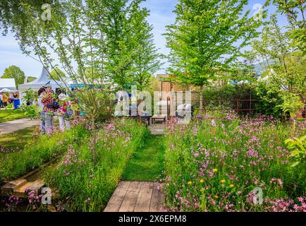 „The Cotswold Garden“ Show Garden (Goldmedaille, Best Show Garden) beim RHS Malvern Spring Festival auf dem Three Counties Showground, Malvern Stockfoto