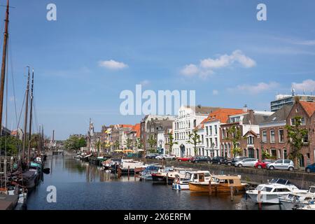 Blick auf den Yachthafen Delfshaven, ein alter Teil der Stadt Rotterdam, Niederlande Stockfoto