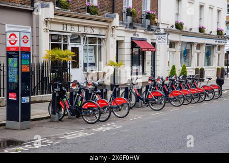 Öffentlicher Fahrradverleih, London, Sonntag, 28. April 2024. Foto: David Rowland / One-Image.com Stockfoto