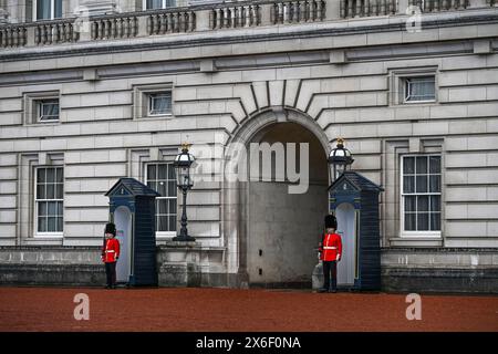 Die King's Guard, Wachen, Buckingham Palace, St. James's Park, London, England, USA K Stockfoto