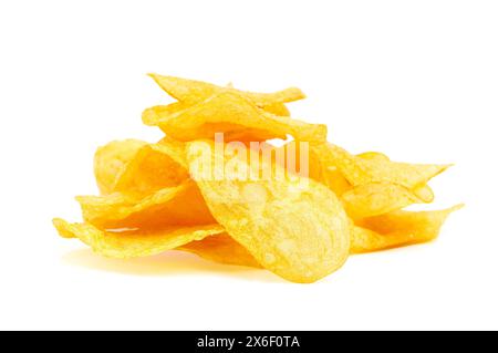 Stapel der gesunden Süßkartoffel Chips auf weißem Hintergrund Stockfoto