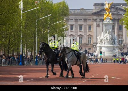 Mounted Police Officers, The Mall, London, Mittwoch, 01. Mai, 2024. Foto: David Rowland / One-Image.com Stockfoto