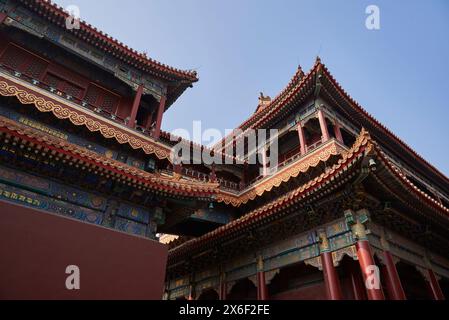 Yonghe Tempel des tibetischen Buddhismus im Bezirk Dongcheng in Peking, China am 21. April 2024 Stockfoto