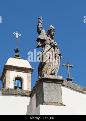 Congonhas, Brasilien – 2. Mai 2024: Das Heiligtum von Bom Jesus de Matosinhos, geschmückt mit Skulpturen von Antônio Francisco Lisboa, dem Aleijadinho Stockfoto