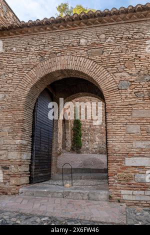 Der Eingangsbogen zur alten Alcazaba in Malaga, Spanien Stockfoto