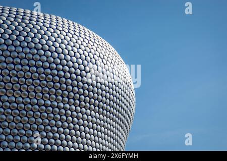 Moderne Fassade des Selfridges Building. Wahrzeichen-Gebäude in Birmingham, England Stockfoto