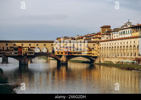 Uferdamm des Arno in Florenz, Italien Stockfoto