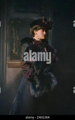 Porträt von Edith Wharton (1862-1937) 1907 - spätere Färbung. Digital koloriertes Bild Stockfoto