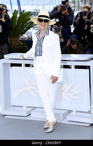 Meryl Streep beim Photocall anlaesslich der Verleihung der Goldenen Ehrenpalme für ihr Lebenswerk am 14.05.2024 im Rahmen vom 77. Cannes Film Festival 2023 Cannes Film Festival 2024 - Meryl Streep Photocall *** Meryl Streep beim Photocall anlässlich der Preisverleihung der Palme DOR für ihre Lebensleistung am 14 05 2024 beim Cannes Film Festival 77 2023 Cannes Film Festival 2024 Meryl Streep Fotoanruf Stockfoto