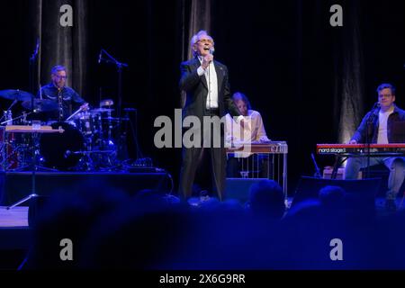 Der englische Musiker und Sänger Tony Christie - bürgerlich: Anthony Fitzgerald geb. 25. April 1943 - während des Tourstarts seiner The Farewell Goodbye Tour im Kulturpalast Dresden. *** Der englische Musiker und Sänger Tony Christie, wirklicher Name Anthony Fitzgerald, geboren am 25. April 1943 zu Beginn seiner The Farewell Goodbye Tour im Kulturpalast Dresden Stockfoto