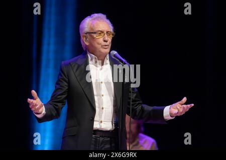 Der englische Musiker und Sänger Tony Christie - bürgerlich: Anthony Fitzgerald geb. 25. April 1943 - während des Tourstarts seiner The Farewell Goodbye Tour im Kulturpalast Dresden. *** Der englische Musiker und Sänger Tony Christie, wirklicher Name Anthony Fitzgerald, geboren am 25. April 1943 zu Beginn seiner The Farewell Goodbye Tour im Kulturpalast Dresden Stockfoto