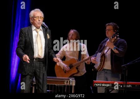 Der englische Musiker und Sänger Tony Christie - bürgerlich: Anthony Fitzgerald geb. 25. April 1943 - während des Tourstarts seiner The Farewell Goodbye Tour im Kulturpalast Dresden. *** Der englische Musiker und Sänger Tony Christie, wirklicher Name Anthony Fitzgerald, geboren am 25. April 1943 zu Beginn seiner The Farewell Goodbye Tour im Kulturpalast Dresden Stockfoto