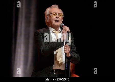 Der englische Musiker und Sänger Tony Christie - bürgerlich: Anthony Fitzgerald geb. 25. April 1943 - während des Tourstarts seiner The Farewell Goodbye Tour im Kulturpalast Dresden. *** Der englische Musiker und Sänger Tony Christie, wirklicher Name Anthony Fitzgerald, geboren am 25. April 1943 zu Beginn seiner The Farewell Goodbye Tour im Kulturpalast Dresden Stockfoto