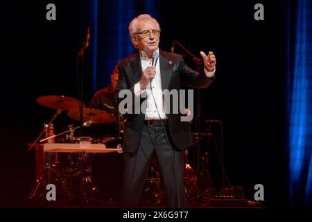 Der englische Musiker und Sänger Tony Christie - bürgerlich: Anthony Fitzgerald geb. 25. April 1943 - während des Tourstarts seiner The Farewell Goodbye Tour im Kulturpalast Dresden. *** Der englische Musiker und Sänger Tony Christie, wirklicher Name Anthony Fitzgerald, geboren am 25. April 1943 zu Beginn seiner The Farewell Goodbye Tour im Kulturpalast Dresden Stockfoto