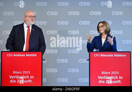 ÖBB-Vorstandsvorsitzender Andreas Matthä und ÖBB-Finanzvorstand Manuela Waldner am Freitag, den 26. April 2024, auf der Pressekonferenz ÖBB Jahresergebnis 2023 in Wien. - 20240426 PD3447 Credit: APA-PictureDesk/Alamy Live News Stockfoto