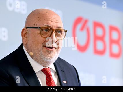 ÖBB-Vorstandsvorsitzender Andreas Matthä am Freitag, 26. April 2024, auf der ÖBB Bilanzpressekonferenz „Jahresergebnisse 2023“ in Wien. , . Quelle: APA-PictureDesk/Alamy Live News Stockfoto