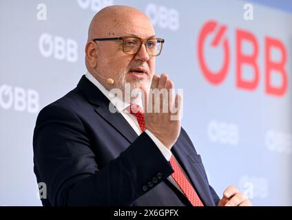 ÖBB-Vorstandsvorsitzender Andreas Matthä am Freitag, 26. April 2024, auf der ÖBB Bilanzpressekonferenz „Jahresergebnisse 2023“ in Wien. , . Quelle: APA-PictureDesk/Alamy Live News Stockfoto