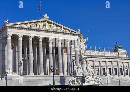 Pallas Athena-Statue vor dem österreichischen Parlament in Wien Stockfoto