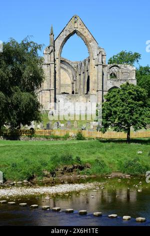 Bolton Abbey und River Wharfe, Wharfedale, nahe Skipton, North Yorkshire, England Stockfoto