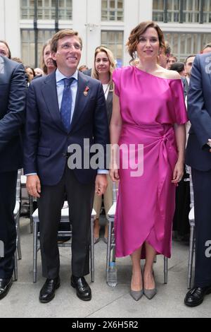 Sabel Diaz Ayuso und José Luis Martínez-Almeida nehmen an den Ehrenprämien des Madrider Stadtrates San Isidro im Kristallpalast in Teil Stockfoto