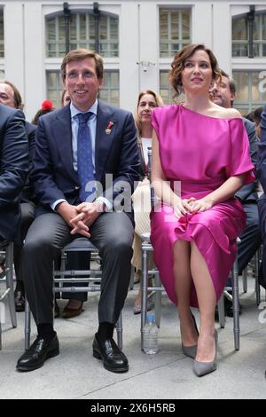 Sabel Diaz Ayuso und José Luis Martínez-Almeida nehmen an den Ehrenprämien des Madrider Stadtrates San Isidro im Kristallpalast in Teil Stockfoto