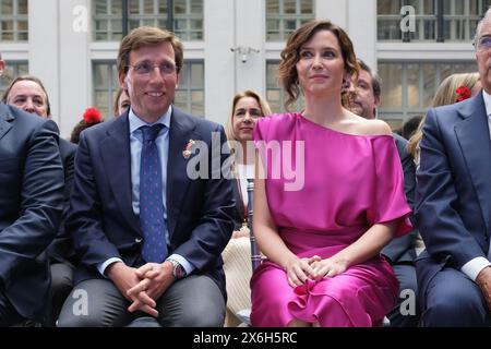 Sabel Diaz Ayuso und José Luis Martínez-Almeida nehmen an den Ehrenprämien des Madrider Stadtrates San Isidro im Kristallpalast in Teil Stockfoto