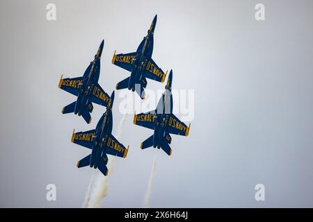 Die Marine Flight Demonstration Squadron, die Blue Angels üben ihre Leistung für die Marine Corps Air Station Cherry Point Airshow 2024 in Mar Stockfoto
