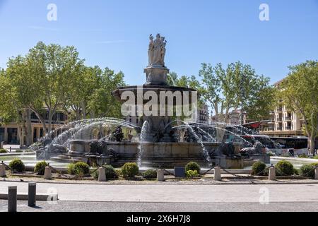 Brunnen „Fontaine de la rotonde“ in Aix en Provence im Frühjahr Stockfoto