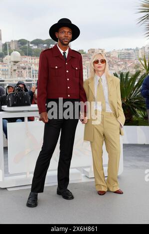 Baloji und Emmanuelle Beart beim Photocall der Camera d or Jury auf dem Festival de Cannes 2024 / 77. Internationale Filmfestspiele von Cannes am Palais des Festivals. Cannes, *** Baloji und Emmanuelle Beart bei der Camera d or Jury Photocall beim Festival de Cannes 2024 77 Internationale Filmfestspiele Cannes im Palais des Festivals Cannes, Foto:xD.xBedrosianx/xFuturexImagex camera 4503 Stockfoto