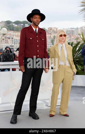 Baloji und Emmanuelle Beart beim Photocall der Camera d or Jury auf dem Festival de Cannes 2024 / 77. Internationale Filmfestspiele von Cannes am Palais des Festivals. Cannes, *** Baloji und Emmanuelle Beart bei der Camera d or Jury Photocall beim Festival de Cannes 2024 77 Internationale Filmfestspiele Cannes im Palais des Festivals Cannes, Foto:xD.xBedrosianx/xFuturexImagex camera 4504 Stockfoto