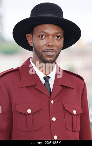 Baloji beim Photocall der Camera d or Jury auf dem Festival de Cannes 2024 / 77. Internationale Filmfestspiele von Cannes am Palais des Festivals. Cannes, *** Baloji bei der Camera d or Jury Photocall beim Festival de Cannes 2024 77 Internationale Filmfestspiele im Palais des Festivals Cannes, Foto:xD.xBedrosianx/xFuturexImagex camera 4511 Stockfoto