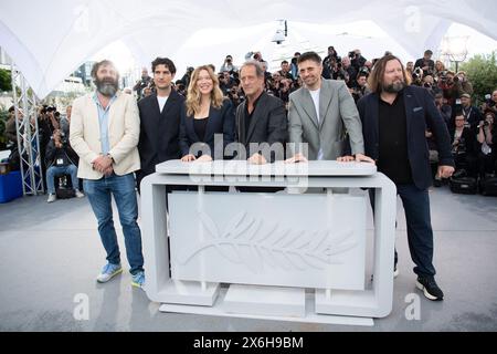 Cannes, Frankreich. Mai 2024. Manuel Guillot, Raphael Quenard, Vincent Lindon, Lea Seydoux, Quentin Dupieux und Louis Garrel nahmen am Le Deuxieme Acte Photocall im Rahmen des 77. Internationalen Filmfestivals in Cannes am 15. Mai 2024 Teil. Foto: Aurore Marechal/ABACAPRESS. COM Credit: Abaca Press/Alamy Live News Stockfoto