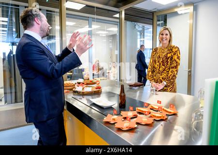 Wageningen, niederlande, 15-05-2024 Königin Maxima bei einem Arbeitsbesuch im FoodValley in Wageningen. Die Organisation Foodvalley leitet Unternehmen, die an der Umstellung auf ein nachhaltiges Lebensmittelsystem beteiligt sind Credit: NLBeeld/Patrick van EMST Stockfoto