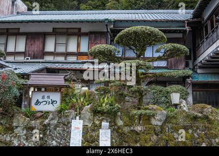 Traditionelles gasthaus in der Thermalstadt Yunomine Onsen, Wakayama, Japan Stockfoto