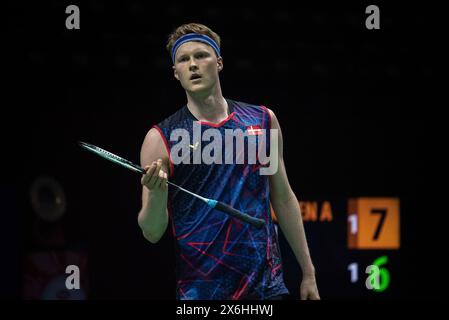 Bangkok, Thailand. Mai 2024. Anders Antonsen aus Dänemark spielt gegen ng Ka Long Angus aus Hongkong während der Badminton Men's Single bei den Thailand Open 2024 im Nimibutr Stadium. Ng Ka Long Angus gewann anders Antonsen 2:1 (21:18, 14:21, 21:15) (Foto: Peerapon Boonyakiat/SOPA Image/SIPA USA) Credit: SIPA USA/Alamy Live News Stockfoto