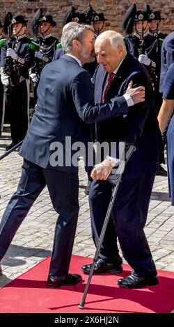 Oslo, Norwegen. Mai 2024. Ankunft von King Harald und King Frederik Credit: Albert Nieboer POINT THE GUE OUT/dpa/Alamy Live News Stockfoto