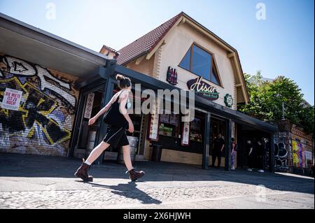 Berlin, Deutschland. Mai 2024. Blick auf die Kebab-Snackbar „Hisar Fresh Food“ im Stadtteil Kreuzberg. Nachdem der deutsche Nationalspieler Antonio Rüdiger für die Europameisterschaft nominiert wurde, verteilte der Besitzer des ehemaligen Lieblingsrestaurants des Spielers an 50 Schulkinder kostenlose Kebabs. Quelle: Fabian Sommer/dpa/Alamy Live News Stockfoto