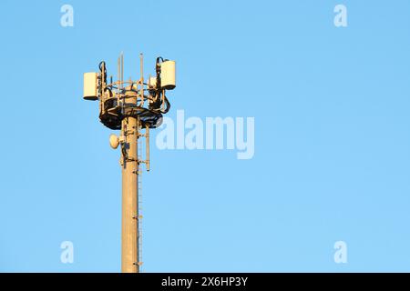 Ein Mobilfunkturm, der Teil des Telekommunikationsnetzes in Australien ist und 5G-Abdeckung bietet. Stockfoto