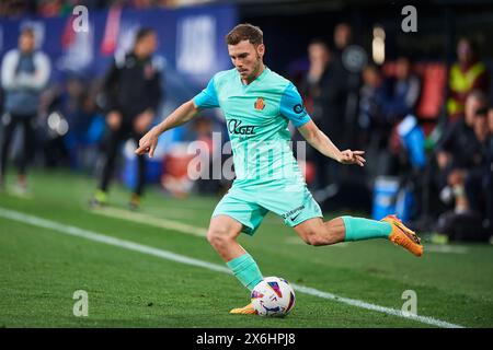 Antonio Latorre „Lato“ von RCD Mallorca mit dem Ball während des LaLiga EA Sports Matches zwischen CA Osasuna und RCD Mallorca im El Sadar Stadium im Mai Stockfoto