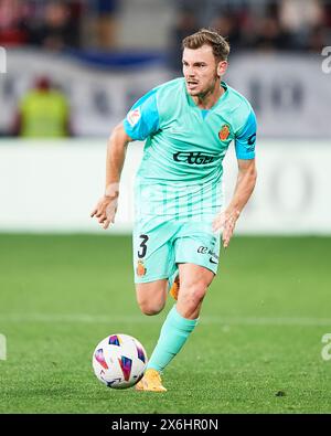 Antonio Latorre „Lato“ von RCD Mallorca mit dem Ball während des LaLiga EA Sports Matches zwischen CA Osasuna und RCD Mallorca im El Sadar Stadium im Mai Stockfoto