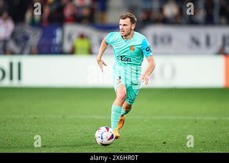 Antonio Latorre „Lato“ von RCD Mallorca mit dem Ball während des LaLiga EA Sports Matches zwischen CA Osasuna und RCD Mallorca im El Sadar Stadium im Mai Stockfoto