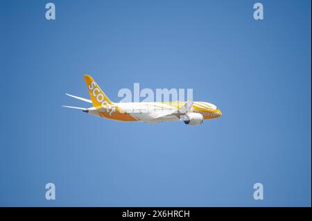 13.05.2024, Berlin, Deutschland, Europa - ein Passagierflugzeug der Scoot Airlines vom Typ Boeing 787-8 Dreamliner mit der Registrierung 9V-OFJ beim Start vom Flughafen Berlin Brandenburg BER. Scoot ist eine Billigfluggesellschaft aus Singapur und eine Tochtergesellschaft der Singapore Airlines. *** 13 05 2024, Berlin, Deutschland, Europa A Scoot Airlines Passagierflugzeug des Musters Boeing 787 8 Dreamliner mit der Registrierung 9V OFJ vom Flughafen Berlin Brandenburg BER Scoot ist eine Billigfluggesellschaft aus Singapur und eine Tochtergesellschaft von Singapore Airlines Stockfoto