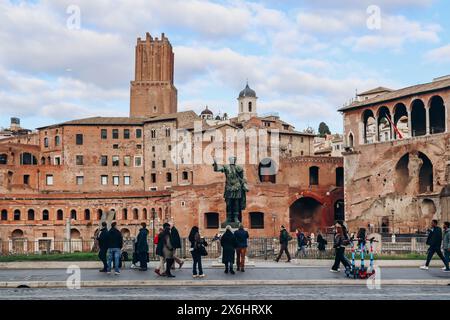 Rom, Italien - 27.12.2023: Straßen im Zentrum von Rom an einem Dezembertag Stockfoto