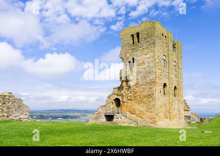 Scarborough Castle ein 12. Jahrhundert auf der Klippe oberhalb der Küstenstadt Scarborough North Yorkshire England Großbritannien GB Europa Stockfoto