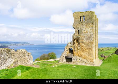 Scarborough Castle ein 12. Jahrhundert auf der Klippe oberhalb der Küstenstadt Scarborough North Yorkshire England Großbritannien GB Europa Stockfoto