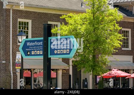 Alexandria, Virginia, USA - 1. Mai 2024: Touristische Informationsschilder am Ufer der Stadt Alexandria Stockfoto